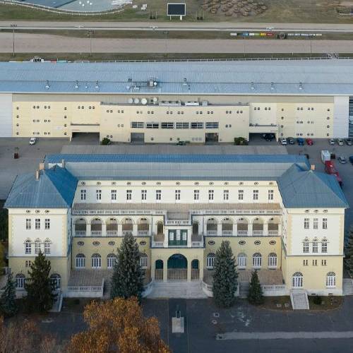  آروم جونی طبیب و درمونی تو مهربونی مو که بر مه بهشتی تو که سرنوشتی خود بهشتی